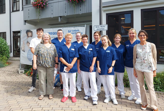 Neuer Ausbildungsjahrgang Pflege in der m&i-Fachklinik Bad Heilbrunn